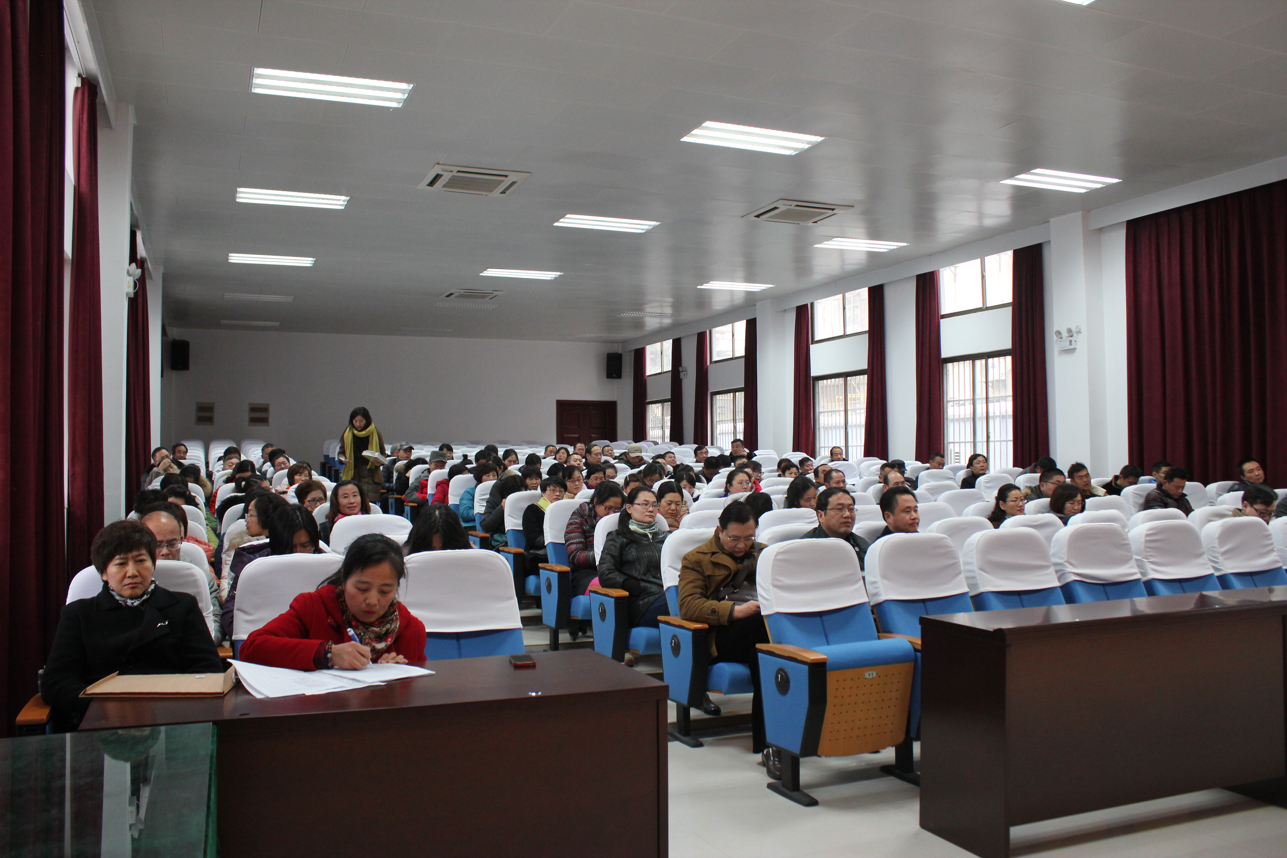 日出水了啊快点使劲动态图