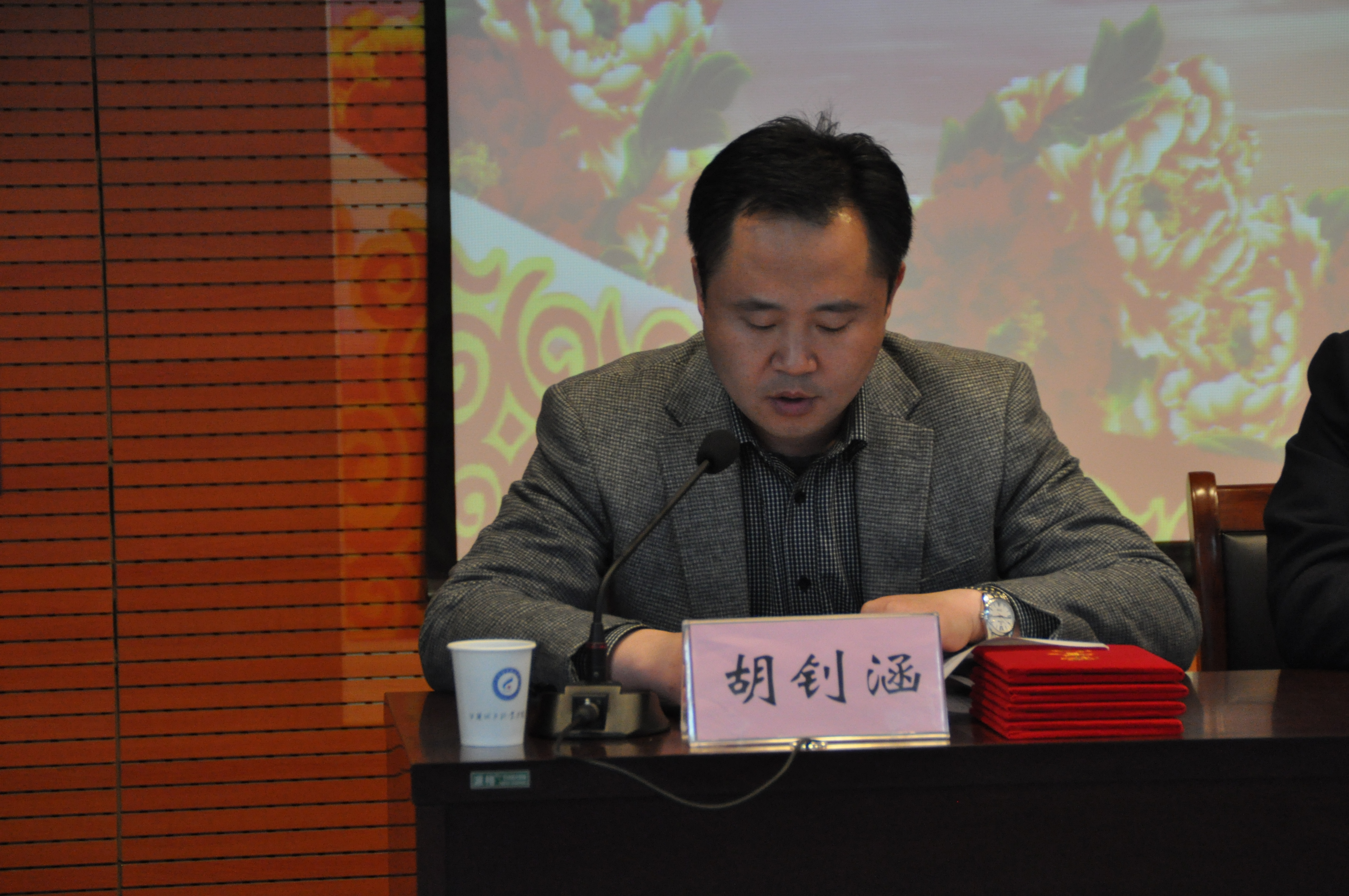 日出水了啊快点使劲动态图