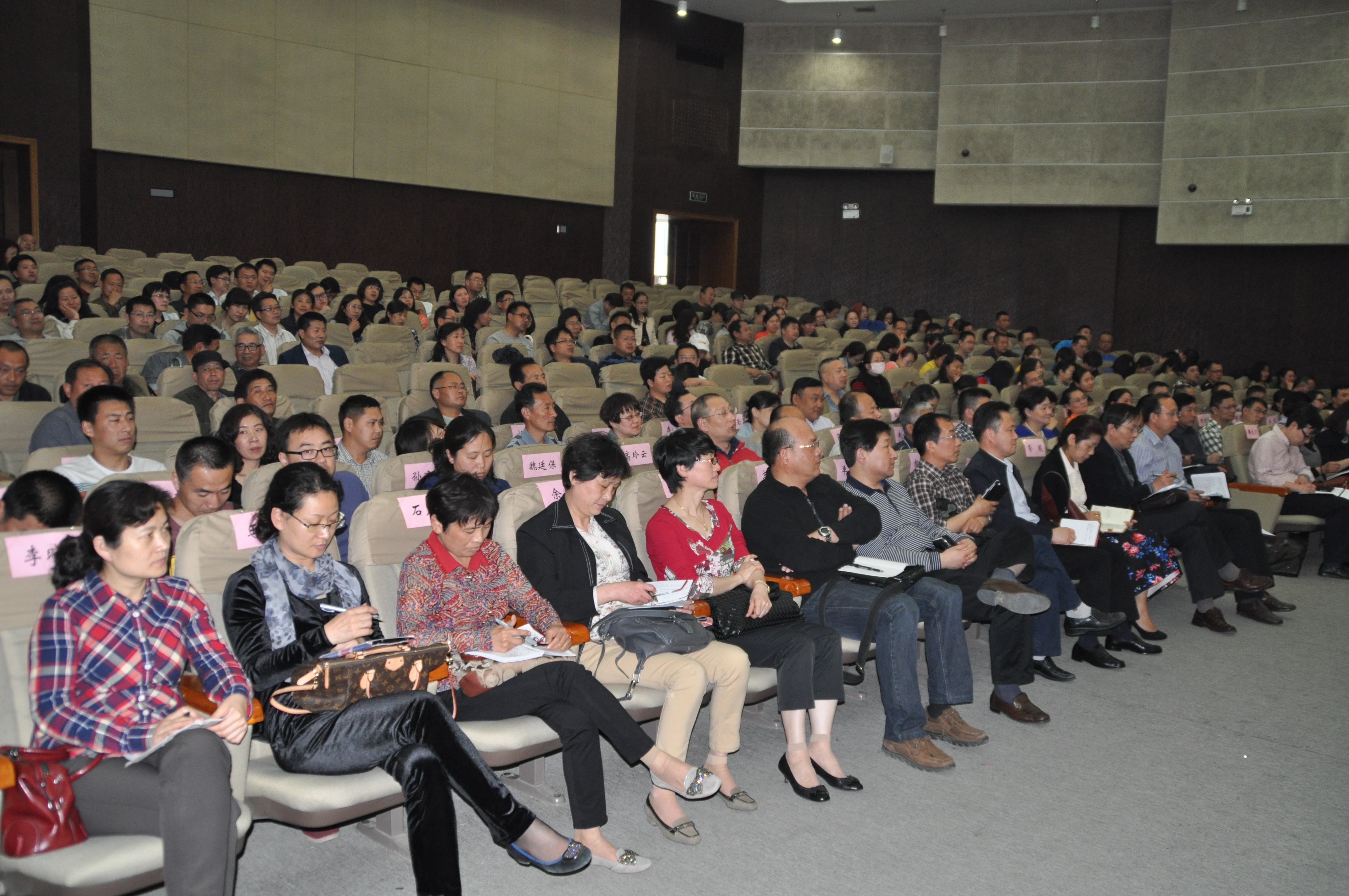 日出水了啊快点使劲动态图