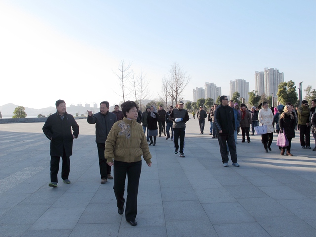 日出水了啊快点使劲动态图