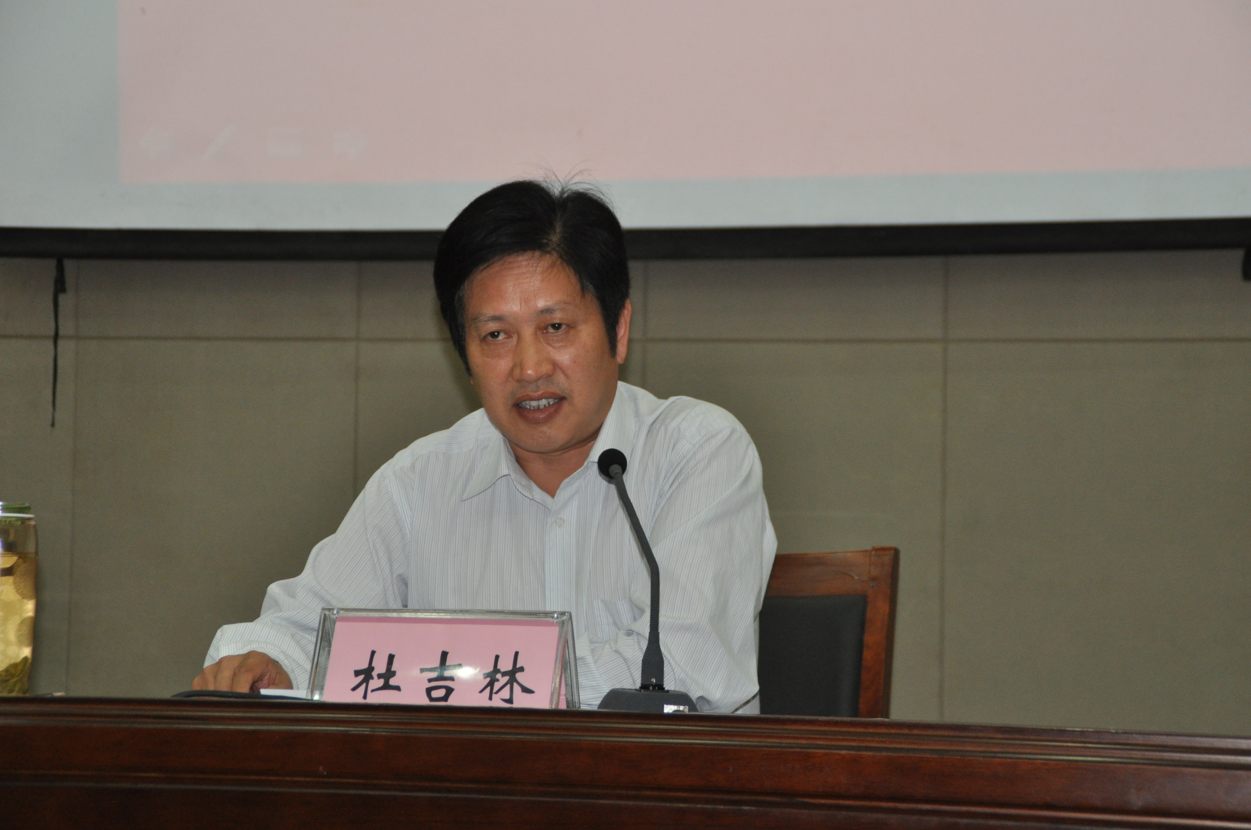 日出水了啊快点使劲动态图