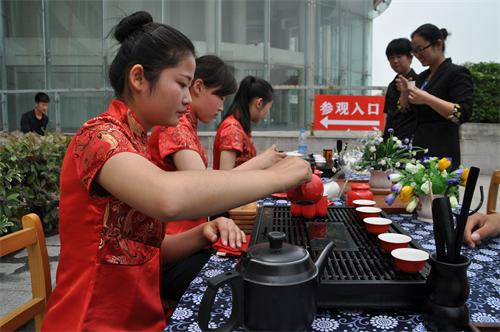 日出水了啊快点使劲动态图