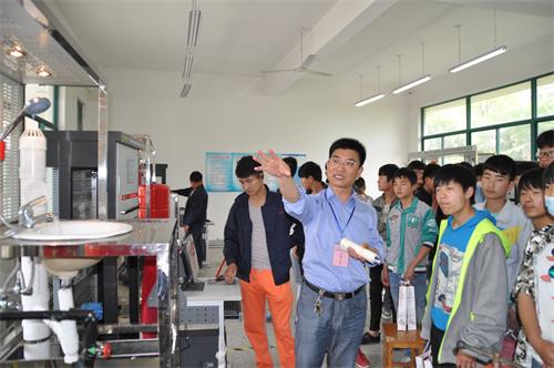 日出水了啊快点使劲动态图