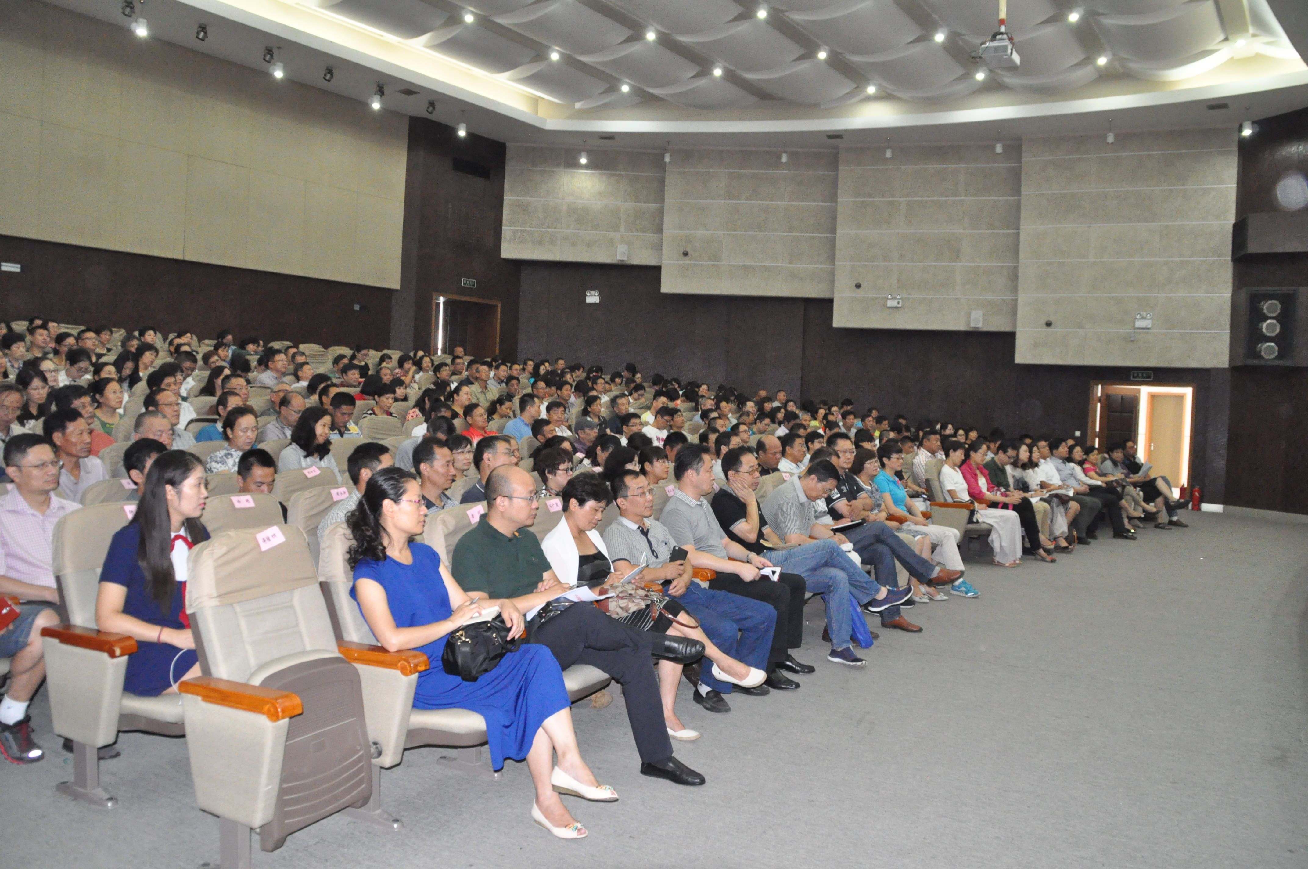 日出水了啊快点使劲动态图