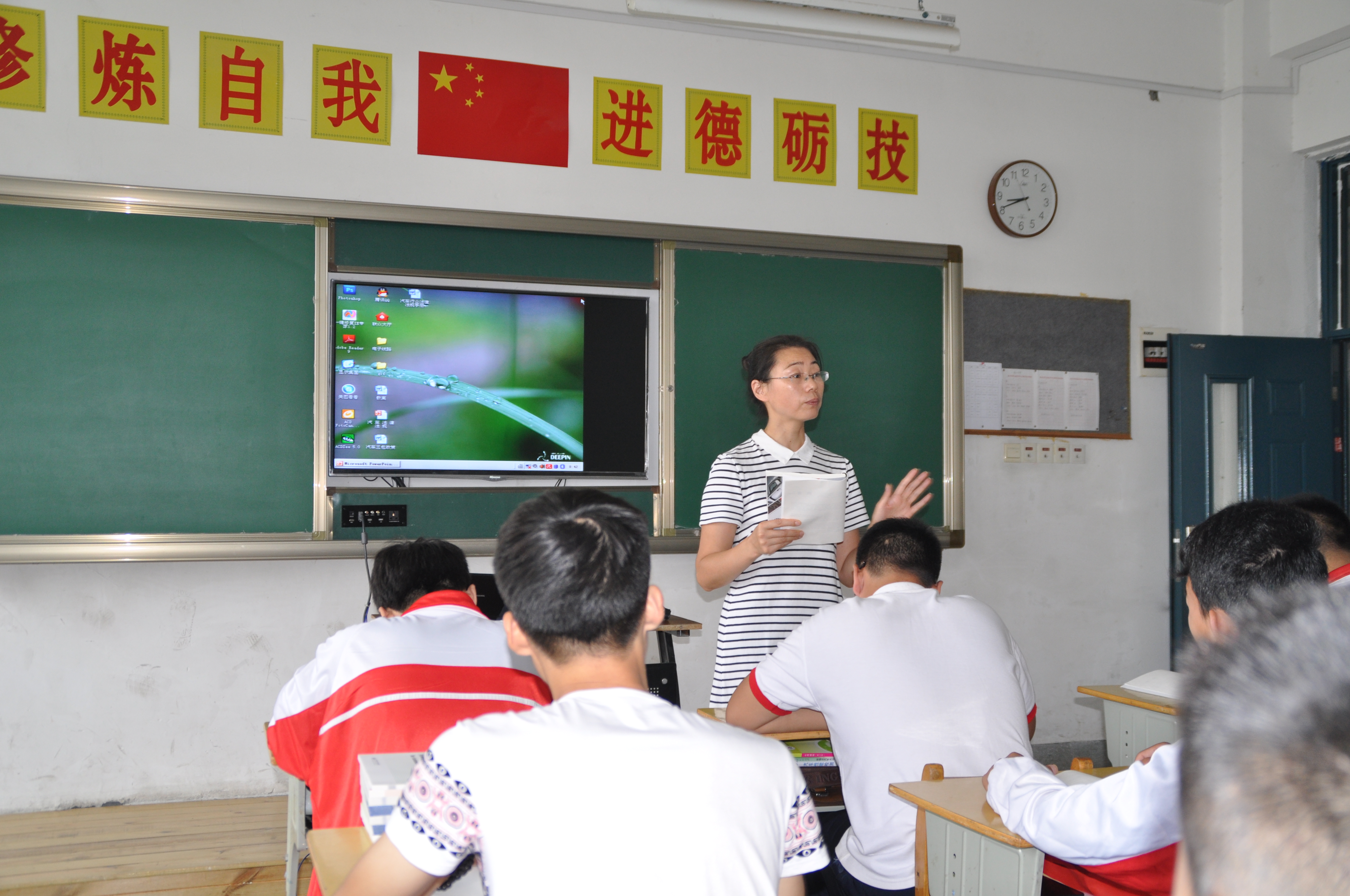 日出水了啊快点使劲动态图