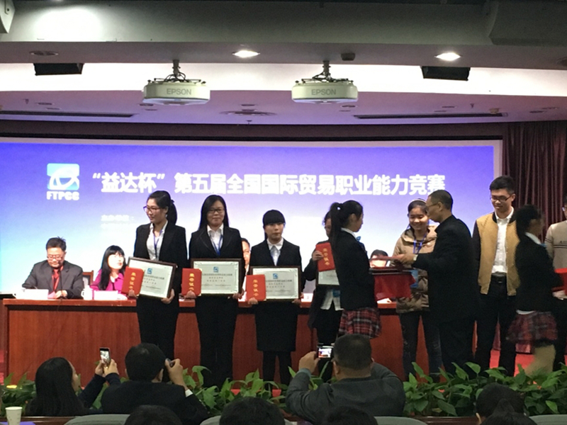 日出水了啊快点使劲动态图