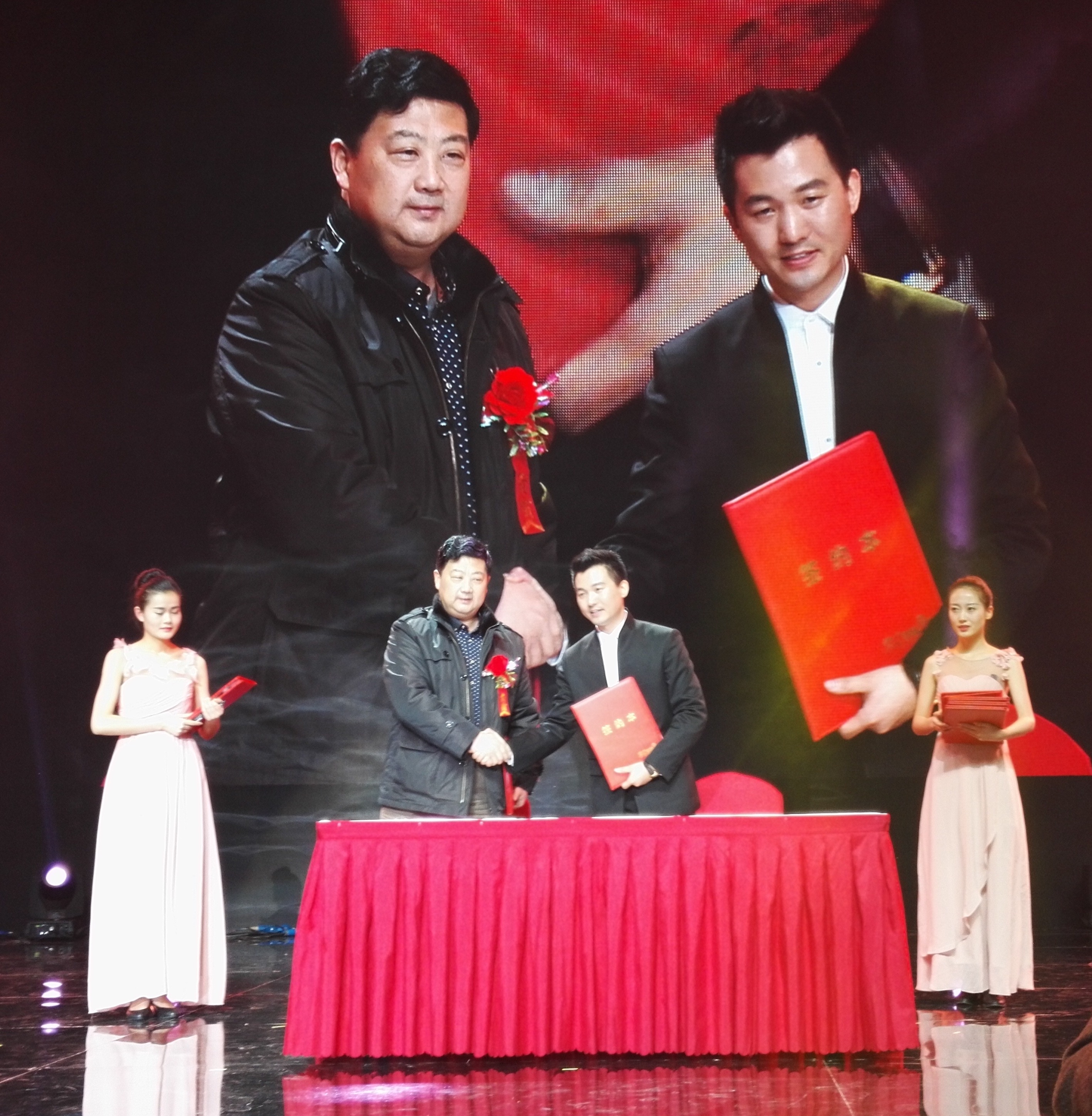 日出水了啊快点使劲动态图