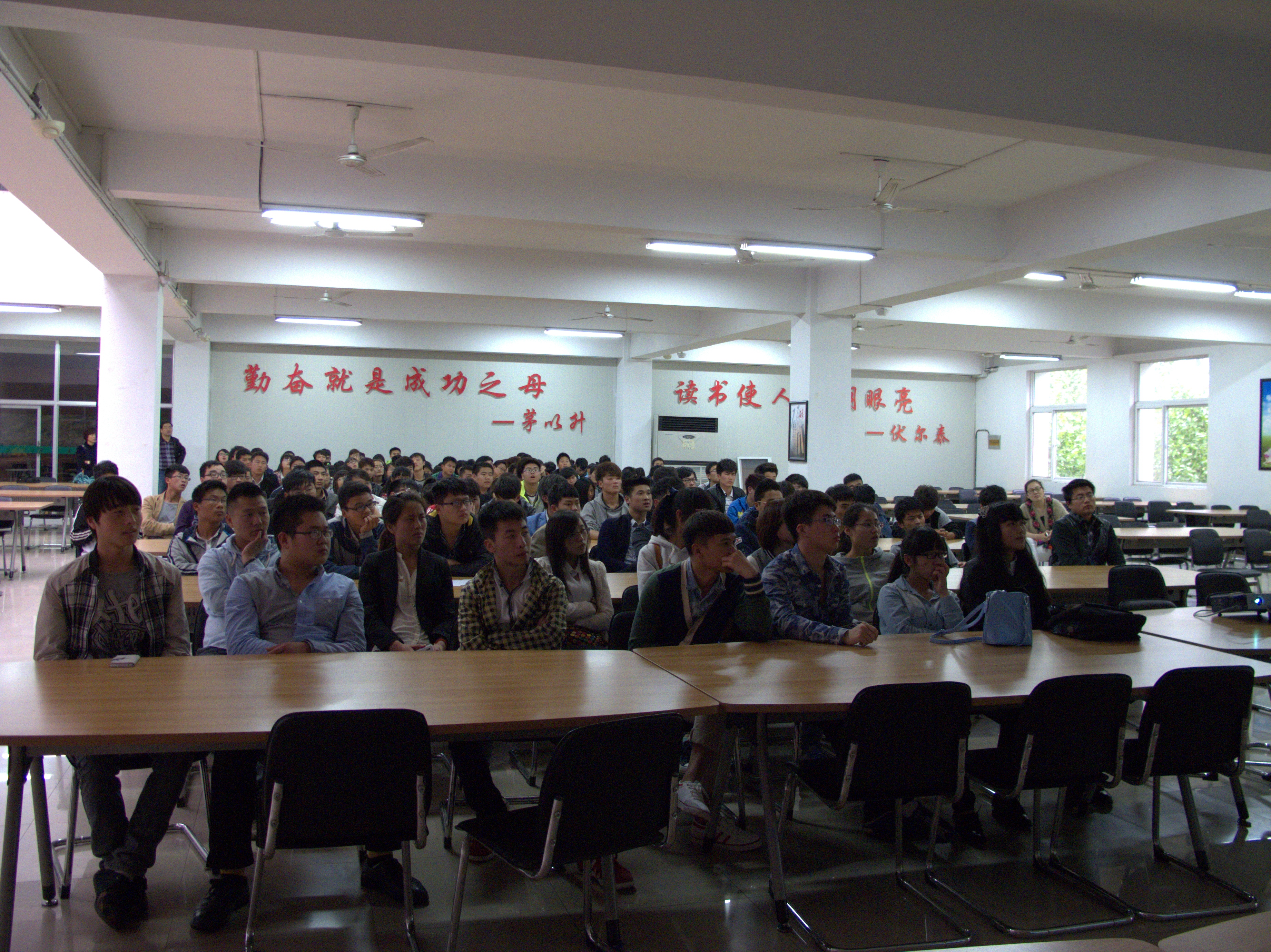 日出水了啊快点使劲动态图