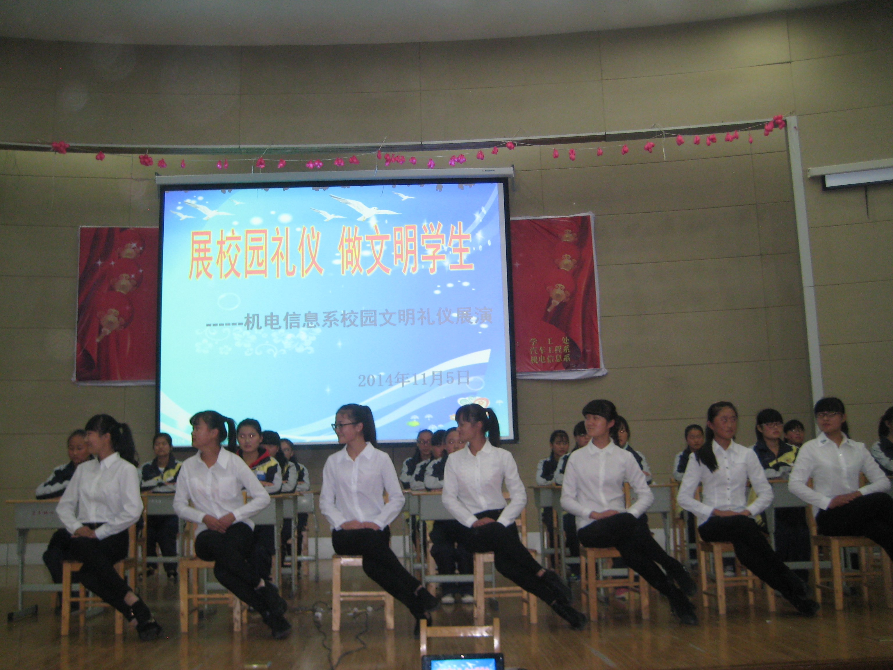 日出水了啊快点使劲动态图