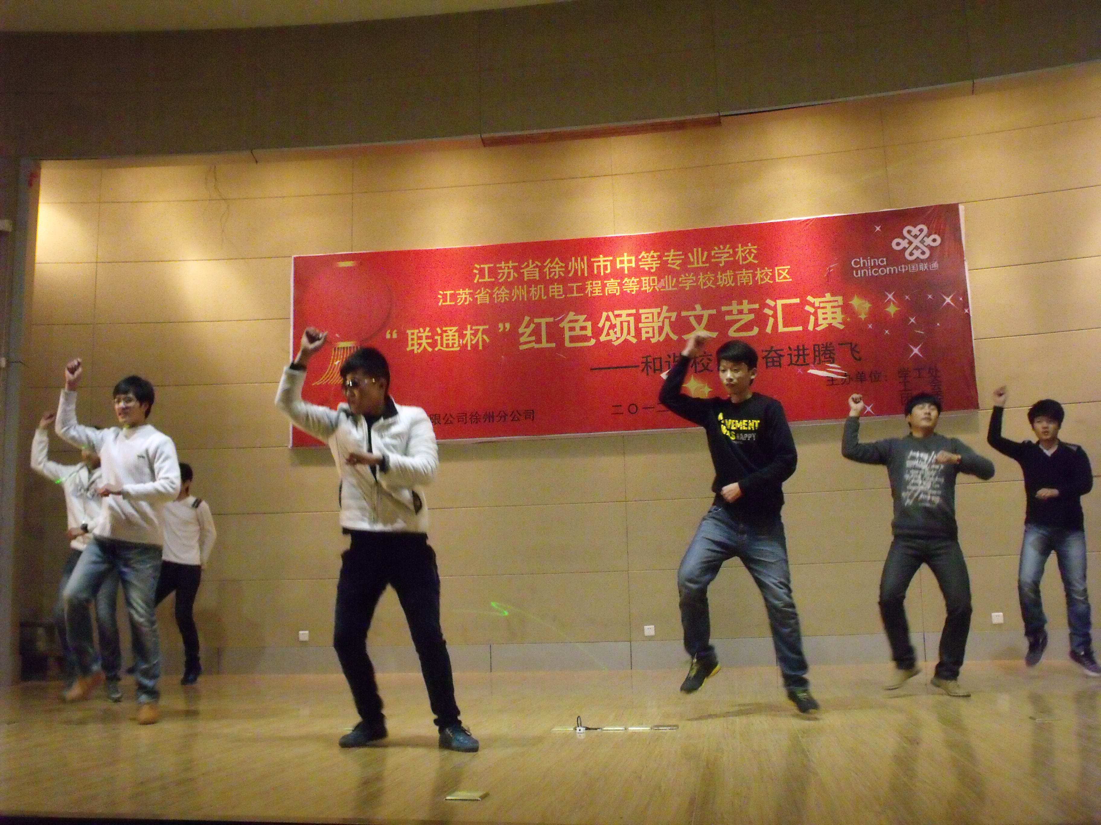 日出水了啊快点使劲动态图