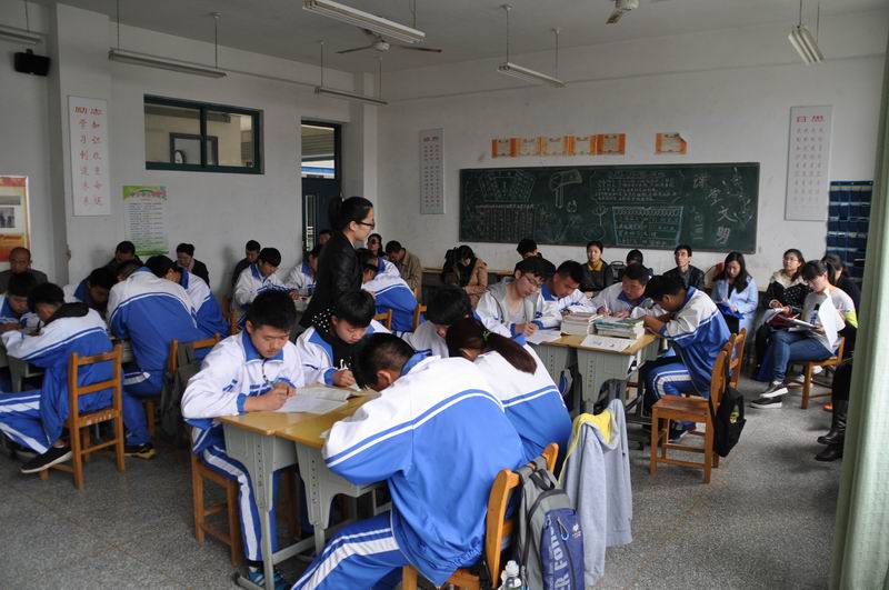 日出水了啊快点使劲动态图