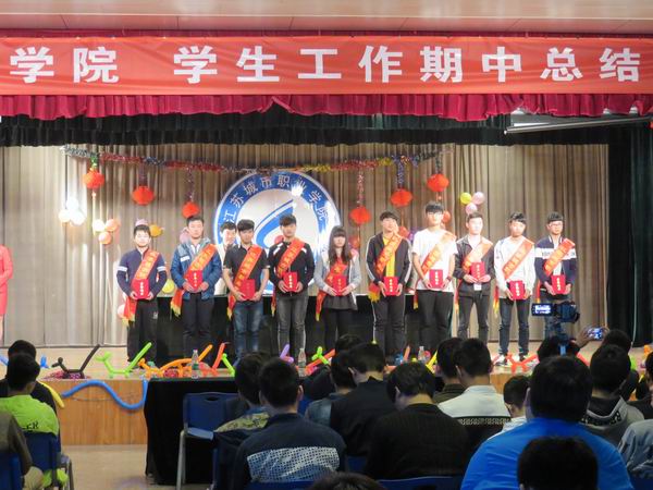 日出水了啊快点使劲动态图