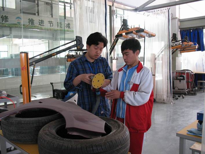 汽车涂装比赛现场