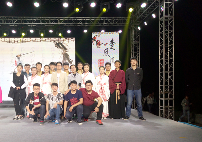 日出水了啊快点使劲动态图