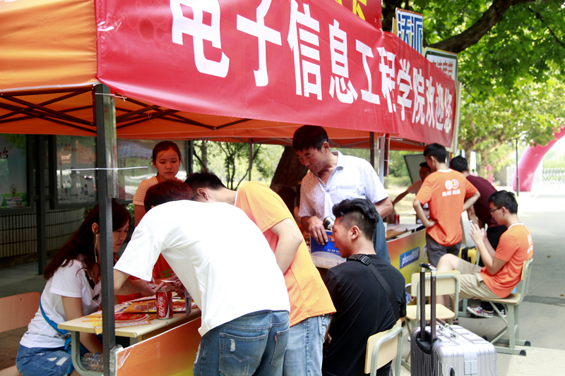 日出水了啊快点使劲动态图