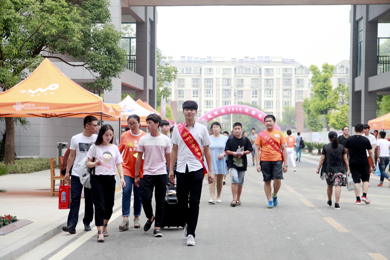 日出水了啊快点使劲动态图