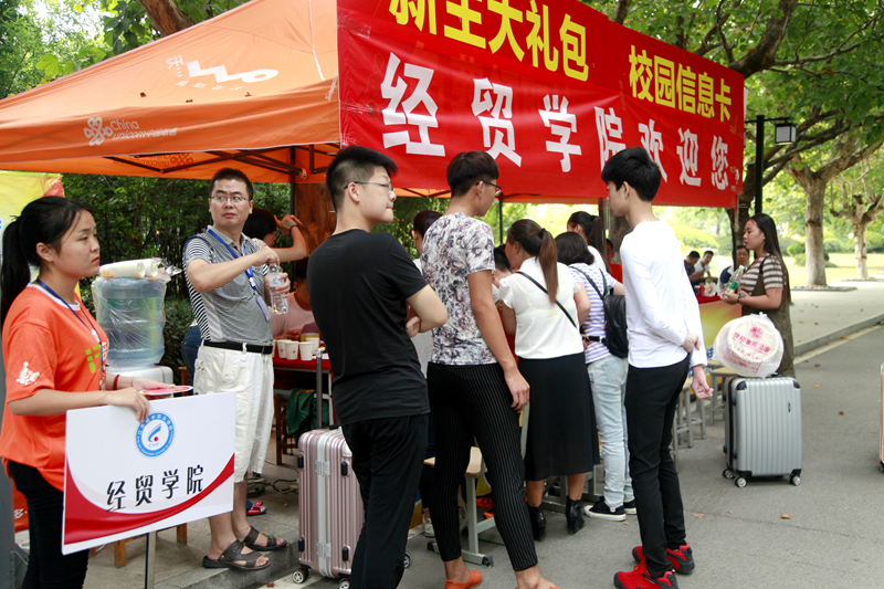 日出水了啊快点使劲动态图