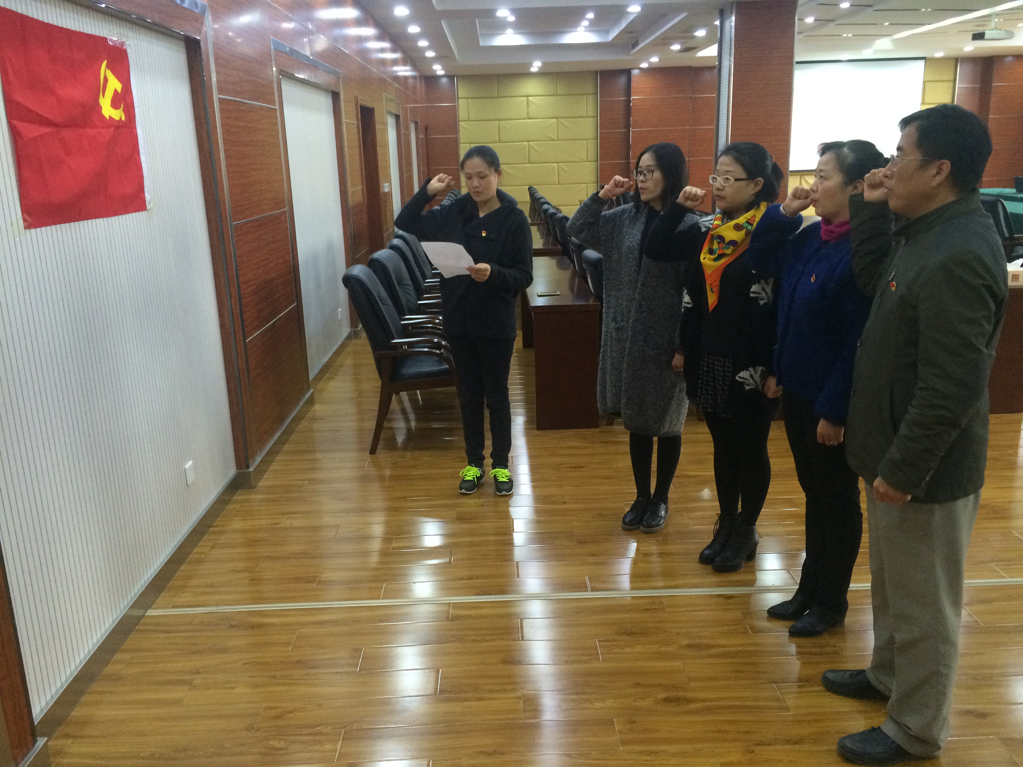 日出水了啊快点使劲动态图