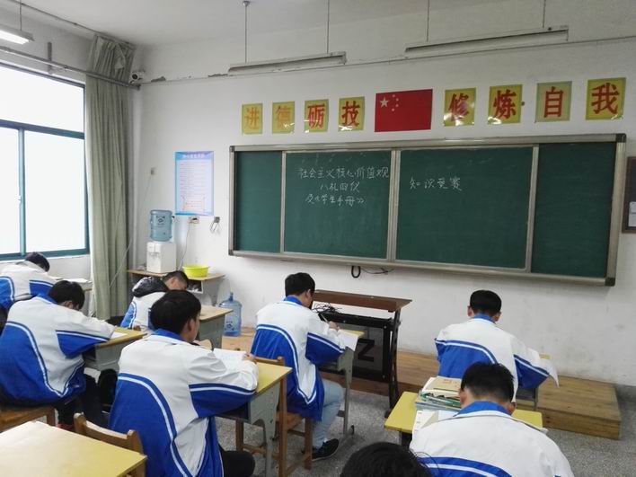 日出水了啊快点使劲动态图