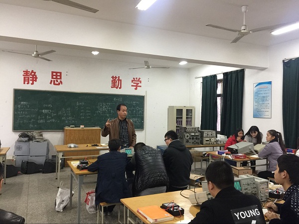 日出水了啊快点使劲动态图