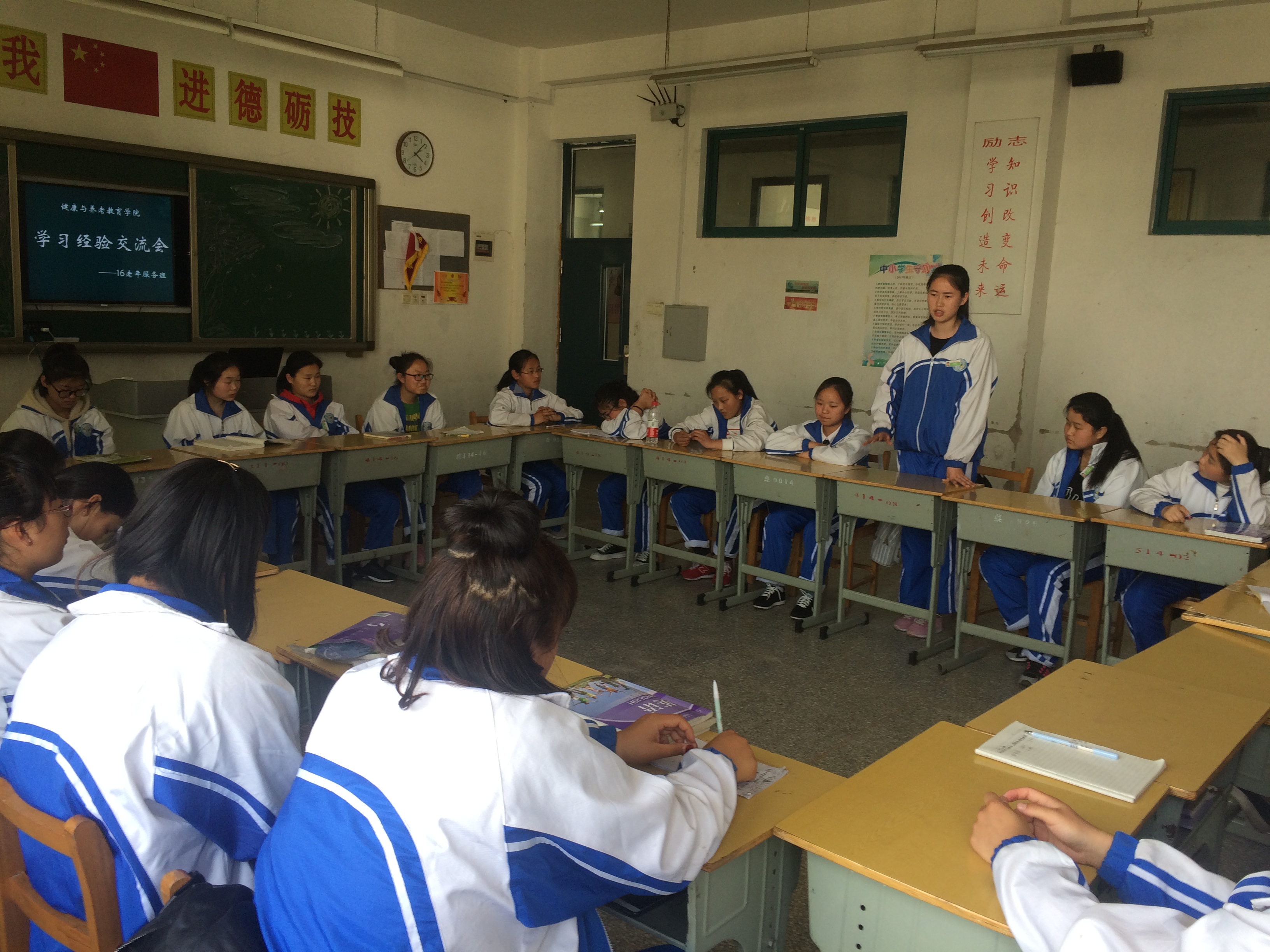 日出水了啊快点使劲动态图