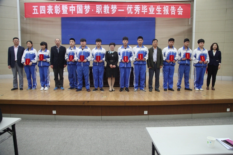 日出水了啊快点使劲动态图