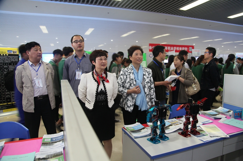 日出水了啊快点使劲动态图