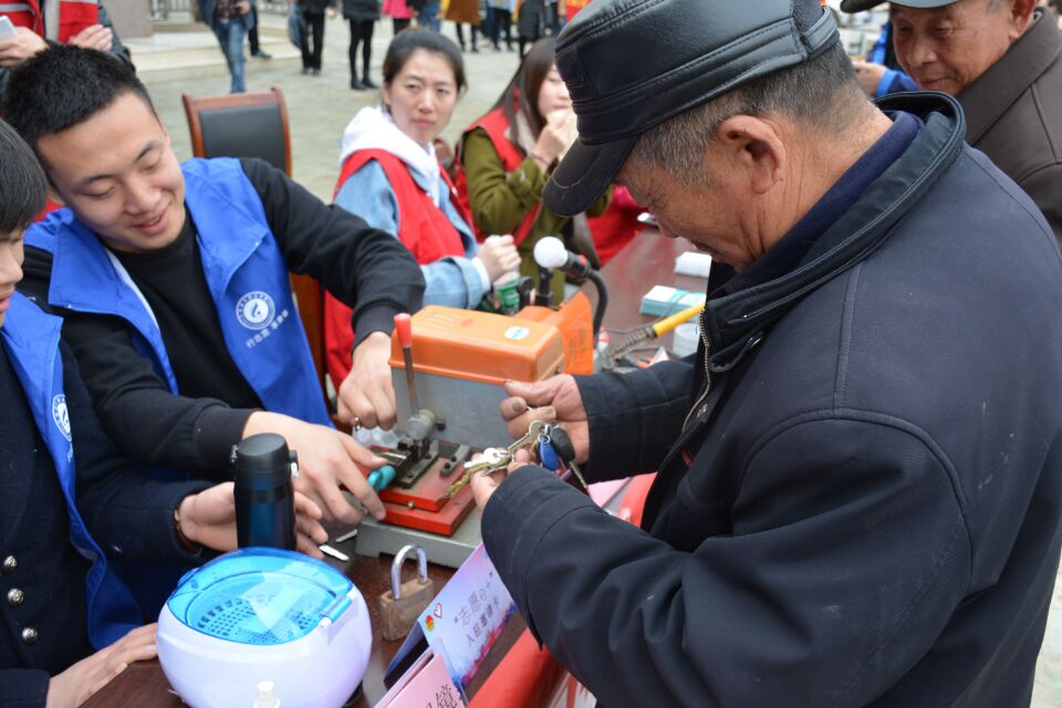 日出水了啊快点使劲动态图