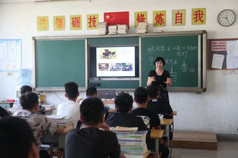 日出水了啊快点使劲动态图