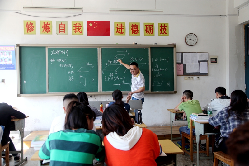 日出水了啊快点使劲动态图