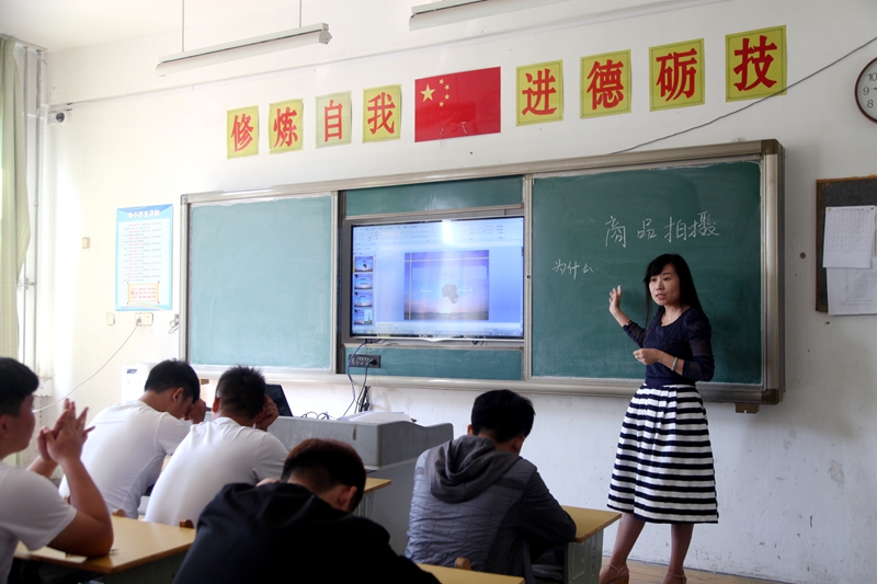 日出水了啊快点使劲动态图