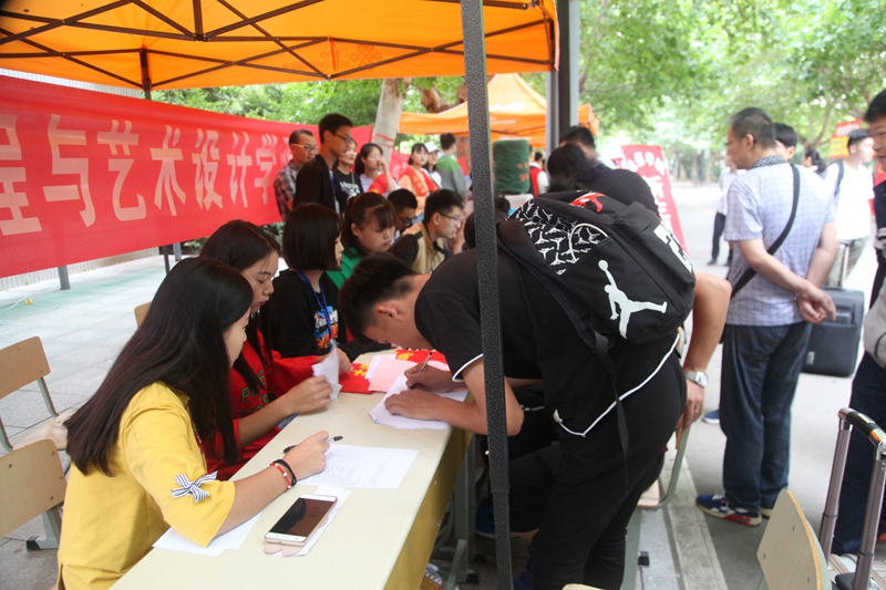 日出水了啊快点使劲动态图