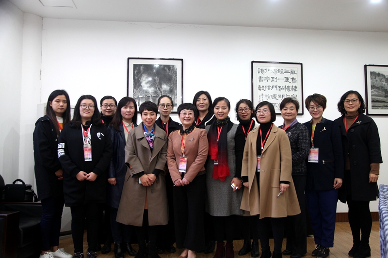 日出水了啊快点使劲动态图