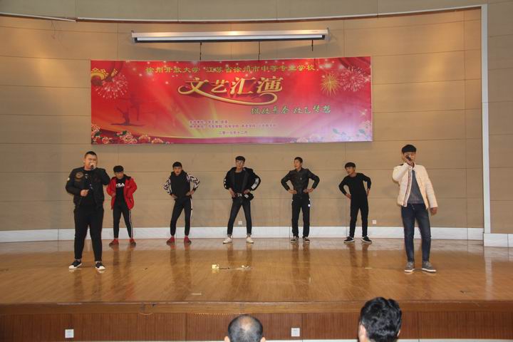 日出水了啊快点使劲动态图