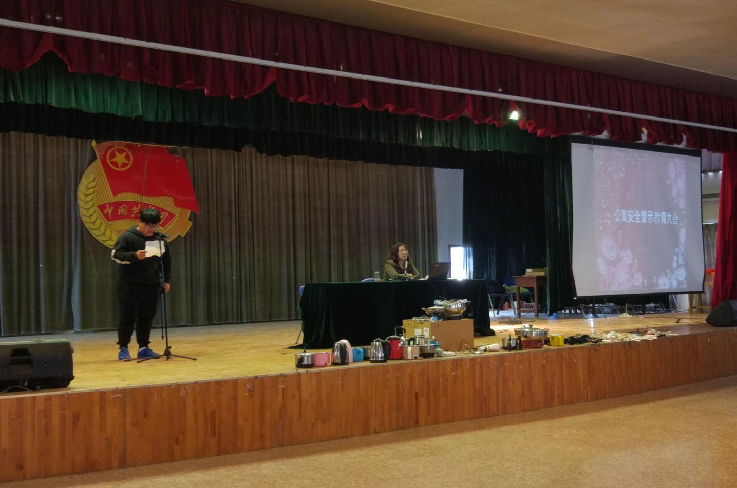 日出水了啊快点使劲动态图