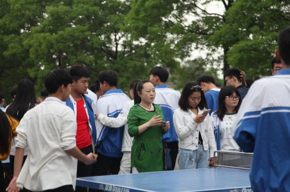 日出水了啊快点使劲动态图