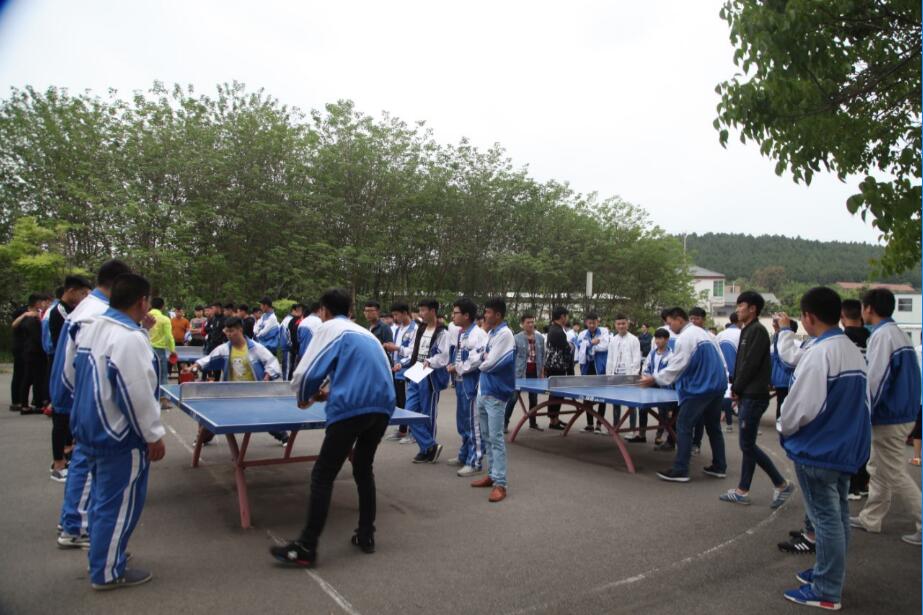 日出水了啊快点使劲动态图