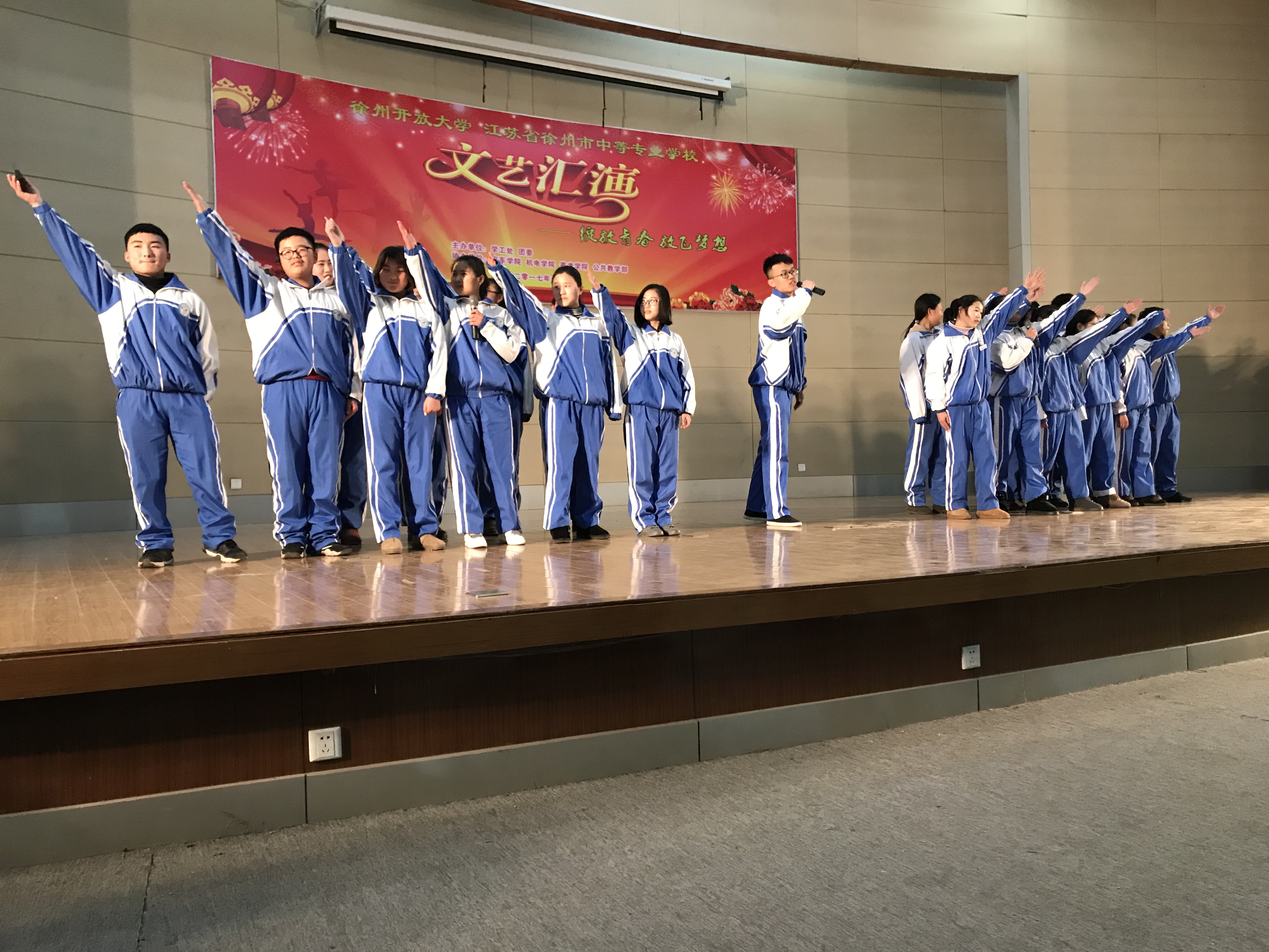 日出水了啊快点使劲动态图