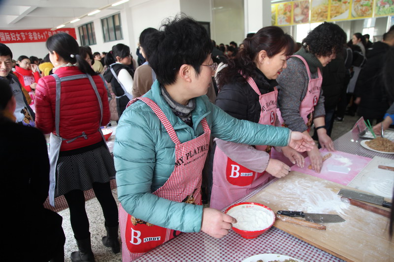 日出水了啊快点使劲动态图