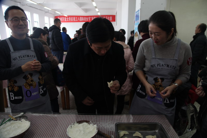 日出水了啊快点使劲动态图