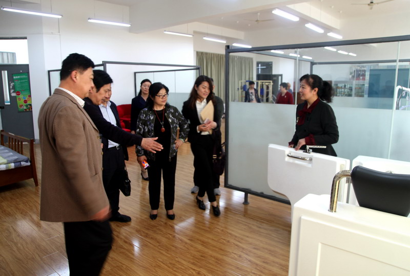 日出水了啊快点使劲动态图