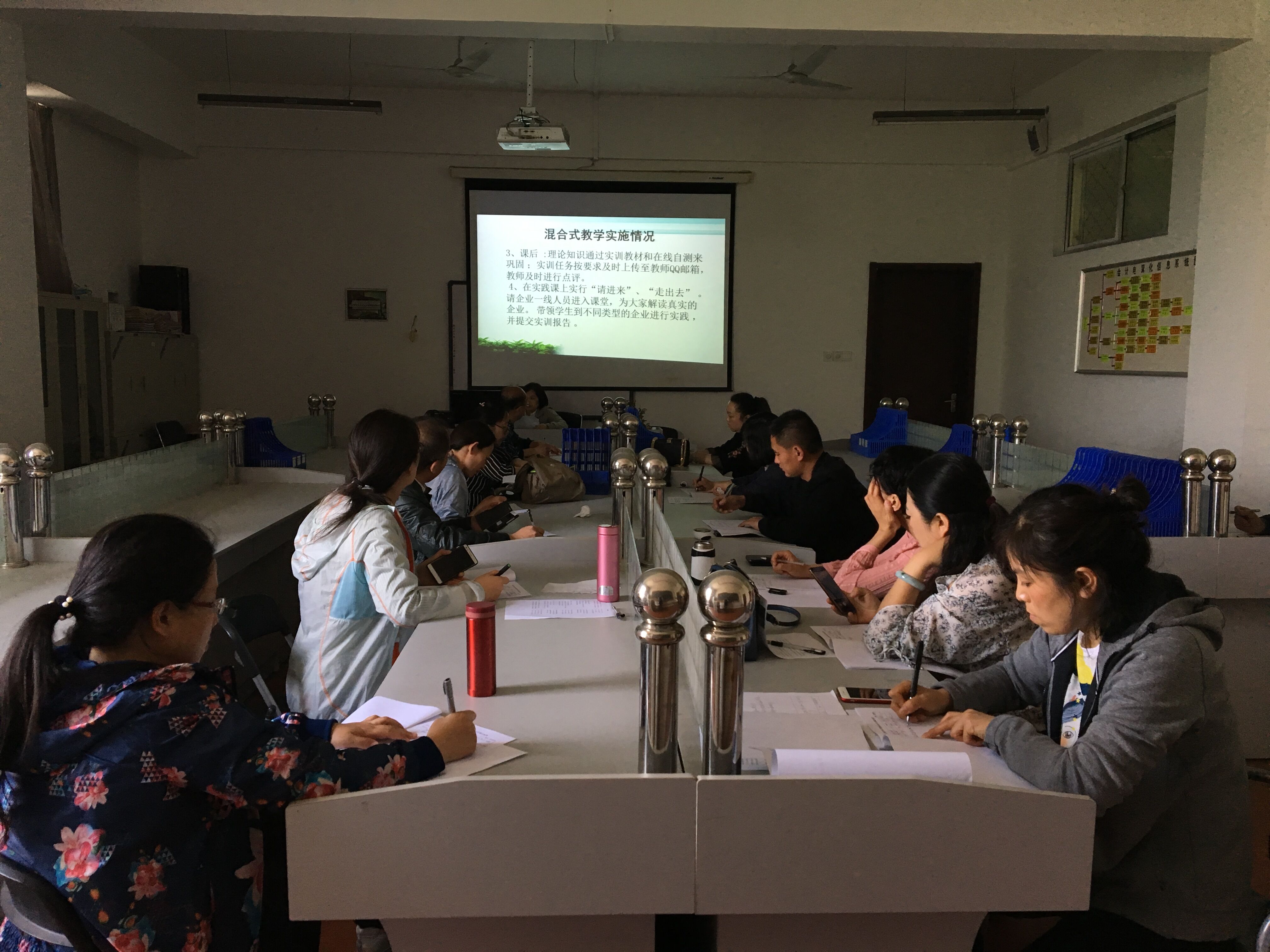 日出水了啊快点使劲动态图