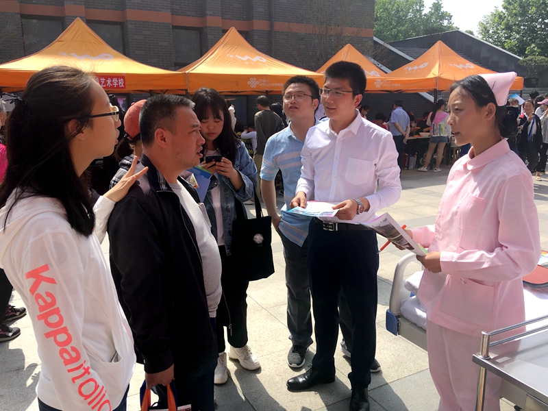 日出水了啊快点使劲动态图