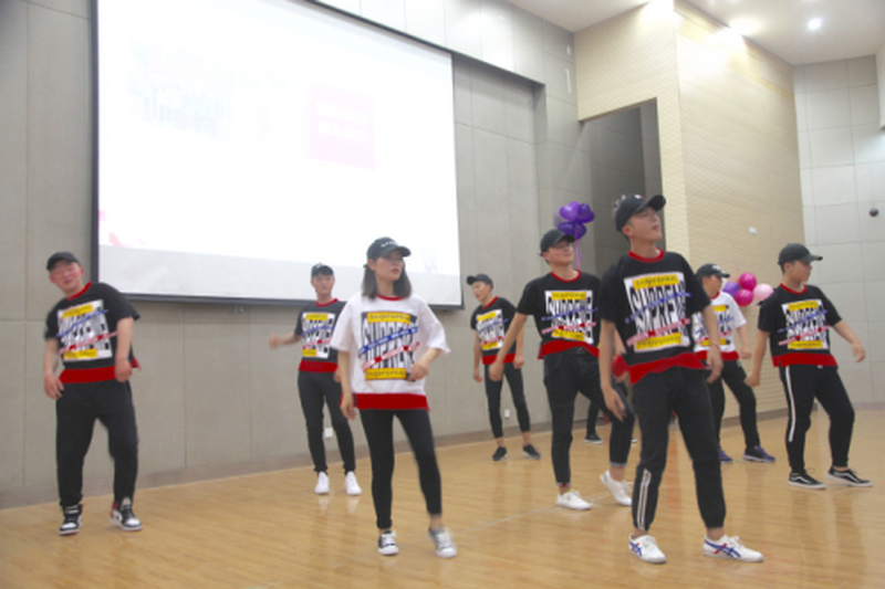 日出水了啊快点使劲动态图