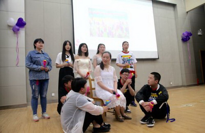 日出水了啊快点使劲动态图