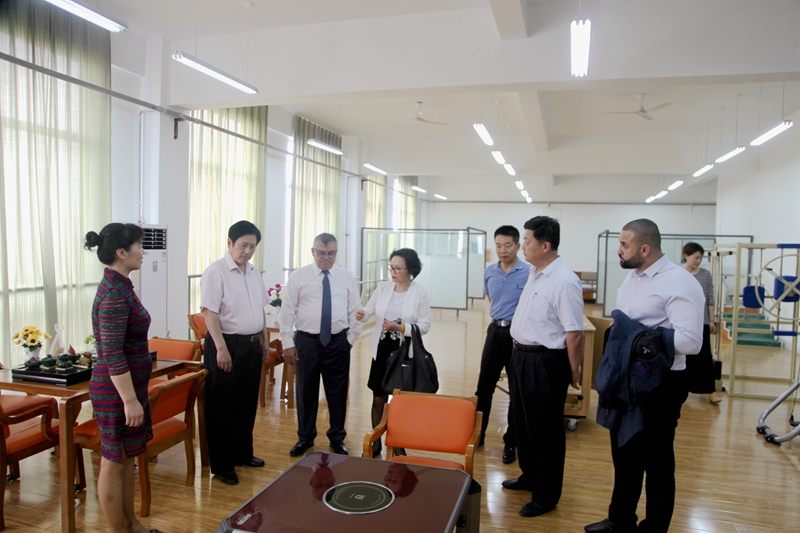 日出水了啊快点使劲动态图