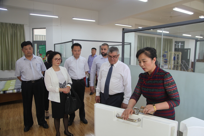 日出水了啊快点使劲动态图