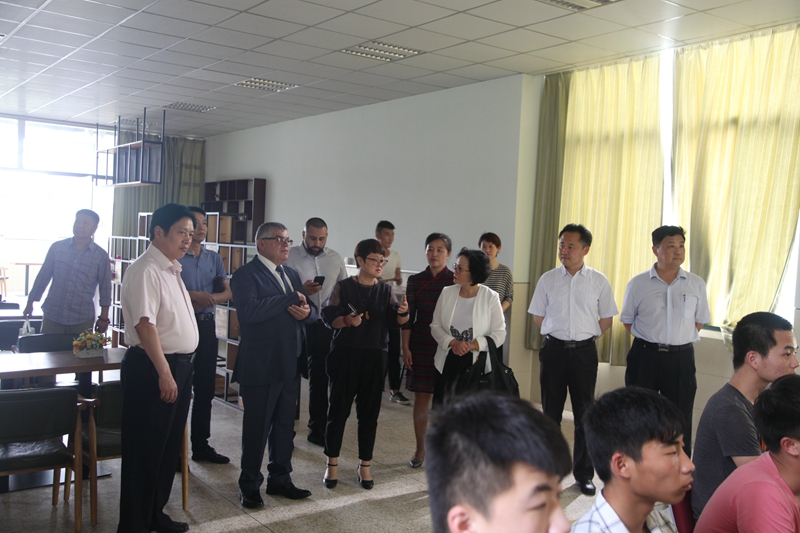 日出水了啊快点使劲动态图