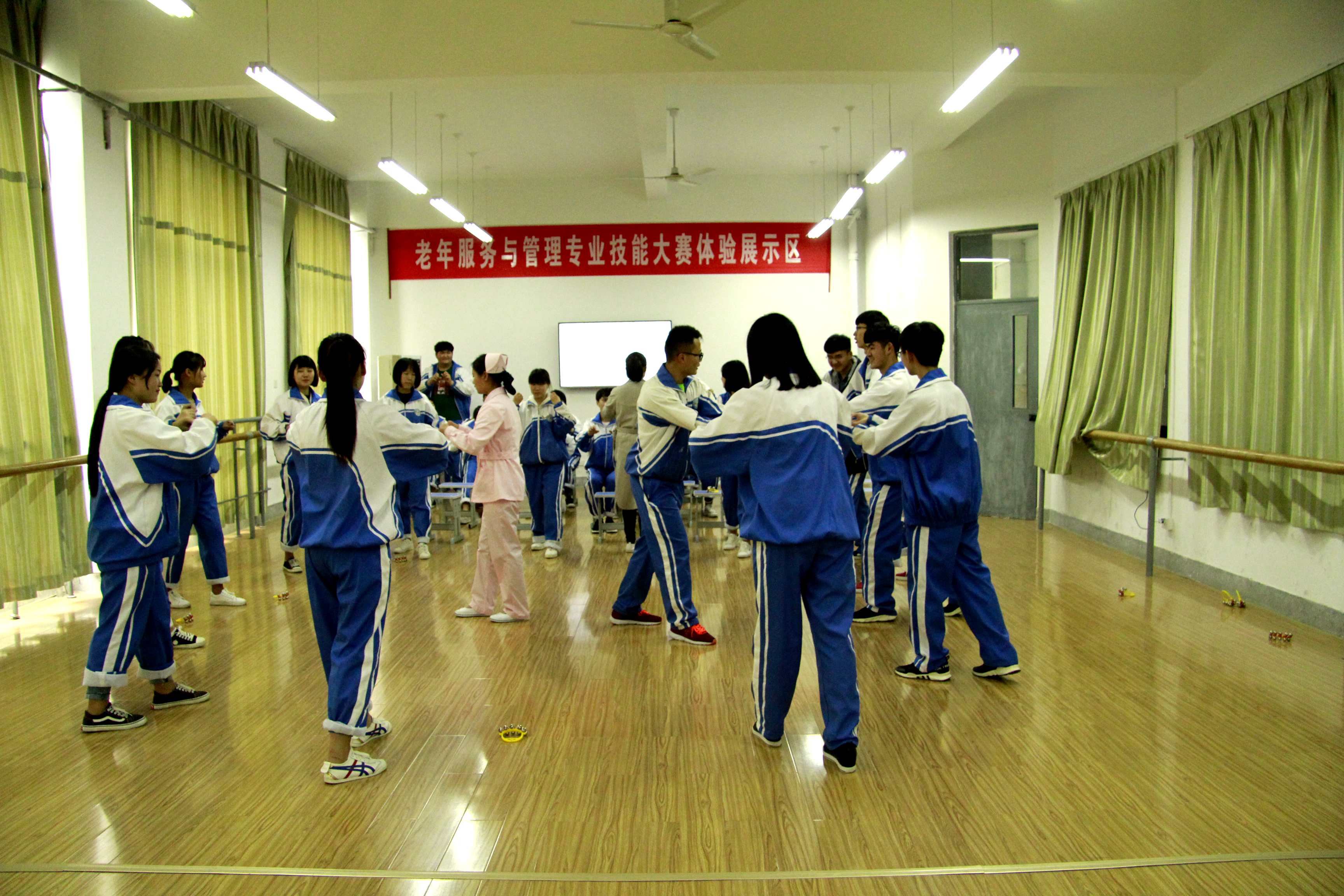 日出水了啊快点使劲动态图