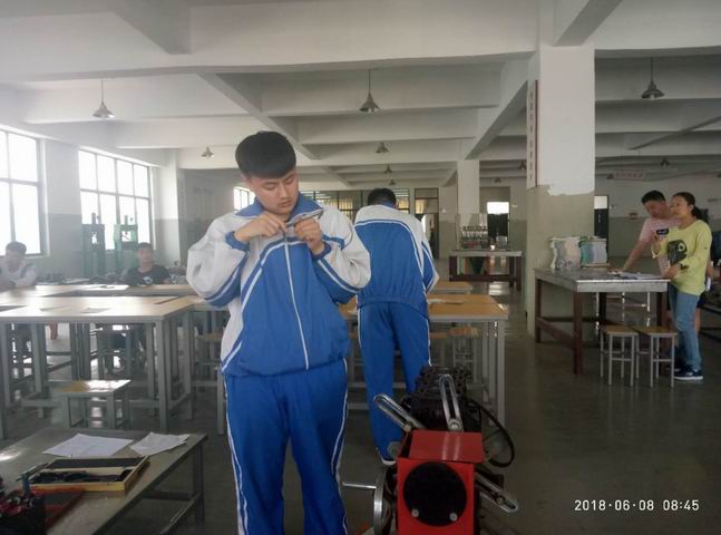 日出水了啊快点使劲动态图